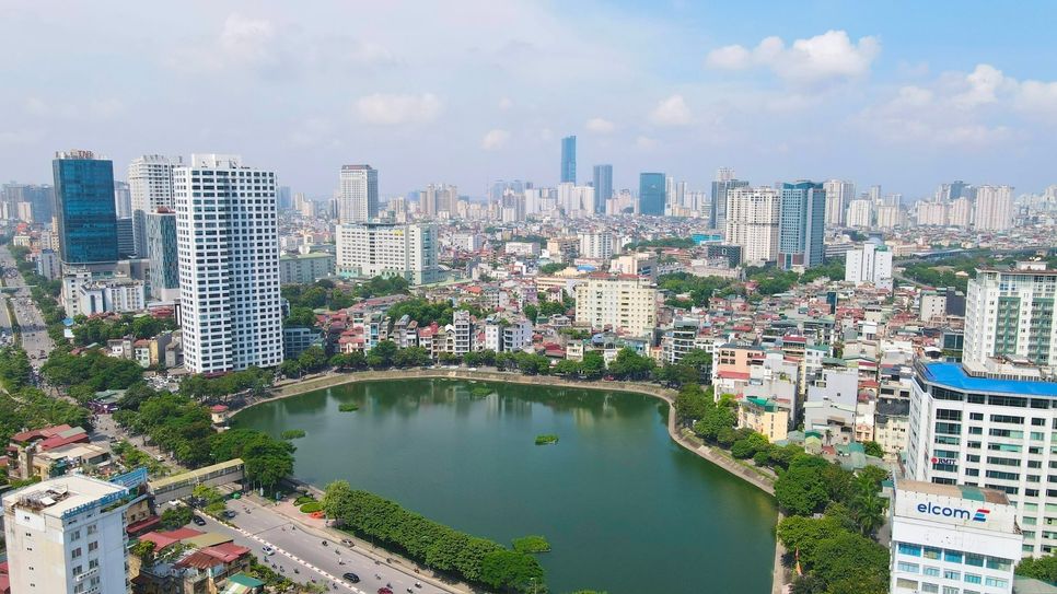 Nghị quyết Đại hội XIV xác lập mục tiêu phát triển đất nước nhanh và bền vững, trong đó tăng trưởng kinh tế giữ vai trò trung tâm nhưng không tách rời các trụ cột về xã hội, văn hóa, môi trường và con người<br>