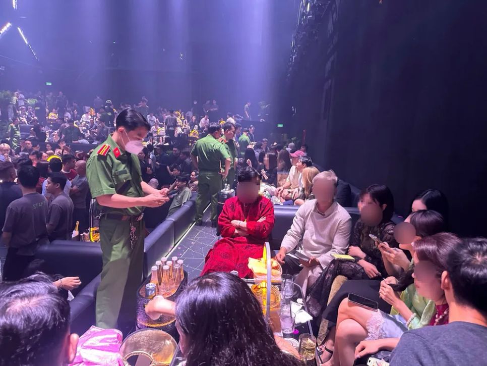 Lực lượng chức năng kiểm tra hiện trường