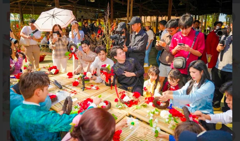 “Lễ hội trong lễ hội” thu hút 10.000 lượt khách trong đêm khai mạc