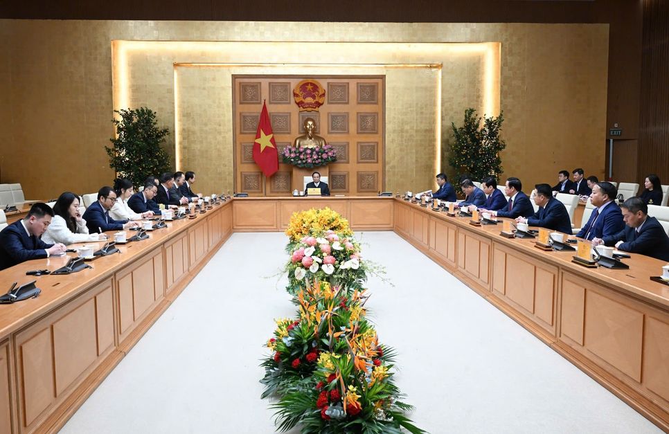 Thủ tướng Phạm Minh Chính tiếp Đại sứ Trung Quốc tại Việt Nam Hà Vĩ. Ảnh: VGP