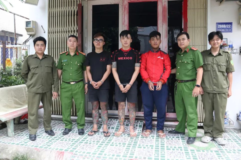 3 đối tượng được thuê tạt sơn nhằm khủng bố đòi nợ. Ảnh: CA