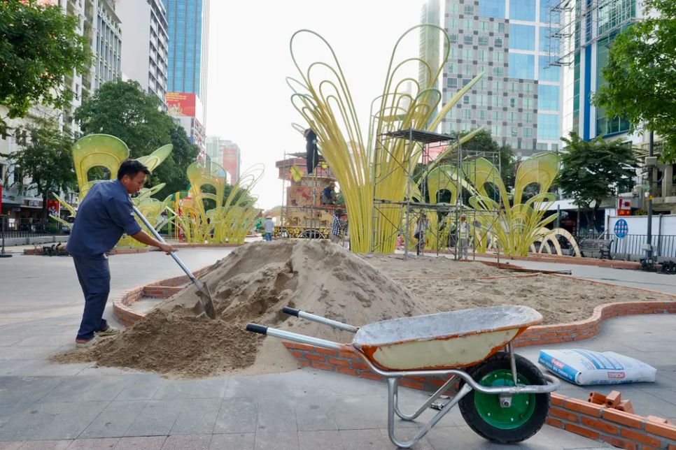 Đường hoa Nguyễn Huệ nước rút hoàn thiện trước ngày khai mạc