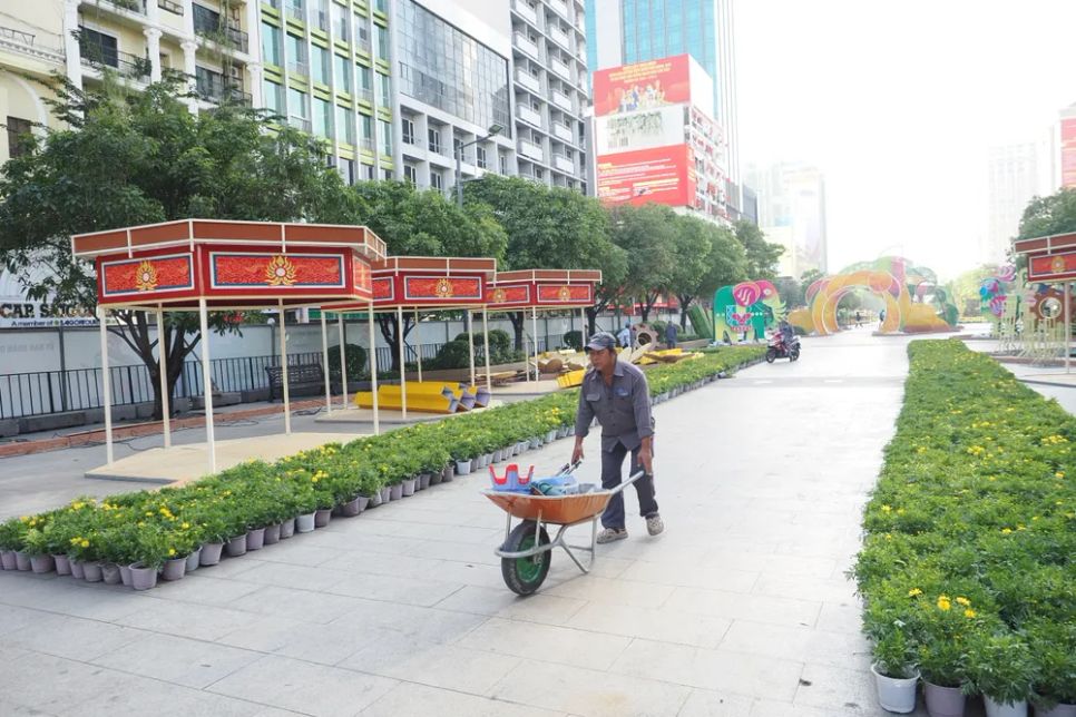 Đường hoa Nguyễn Huệ nước rút hoàn thiện trước ngày khai mạc