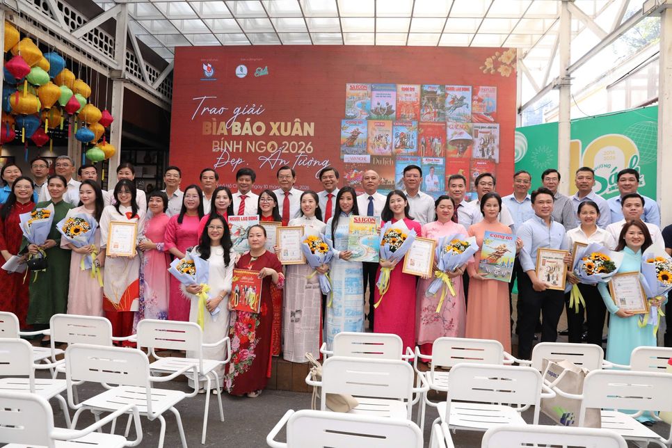 Lễ trao giải bìa Báo Xuân Bính Ngọ 2026 tại Đường sách Nguyễn Văn Bình sáng 10/2