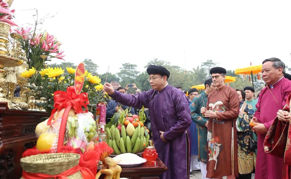 Nghi lễ truyền thống trong cung đình “Tống cựu nghinh tân”