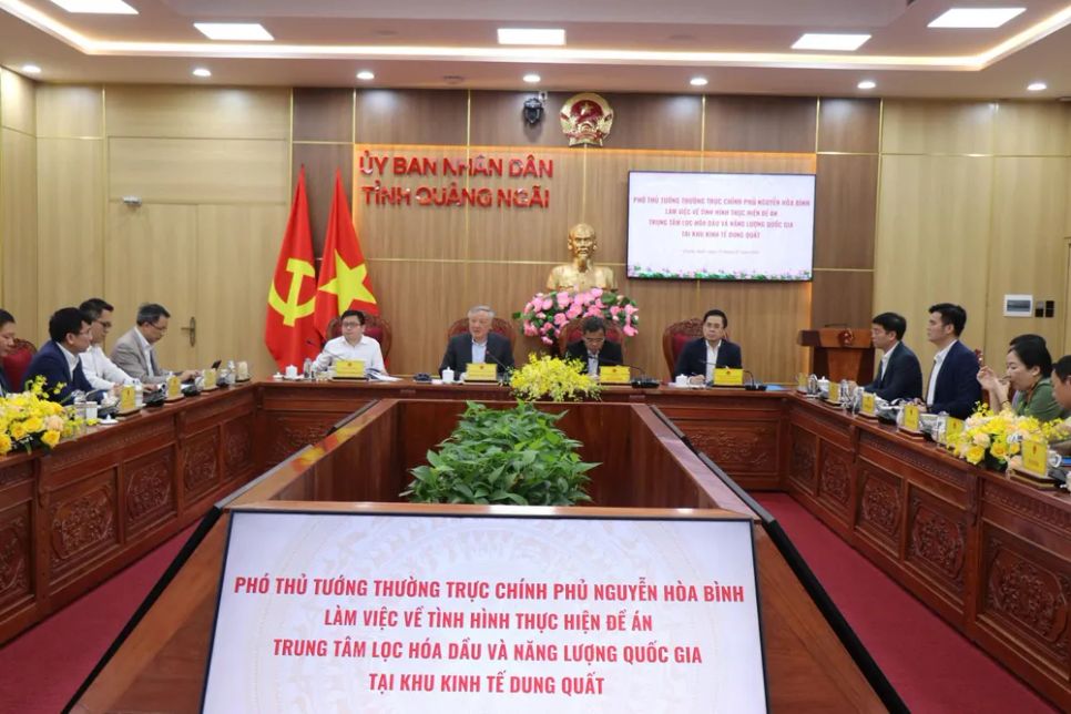 Quang cảnh cuộc làm việc về Đề án Trung tâm lọc hóa dầu và năng lượng Quốc gia tại Khu kinh tế Dung Quất