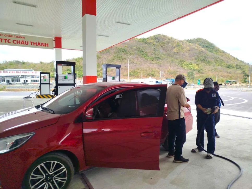 Đưa vào hoạt động trạm xăng, trạm sạc trên cao tốc Vĩnh Hảo - Phan Thiết