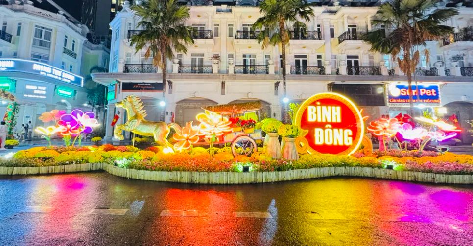 Linh vật “ngựa vàng phi nước đại” của phường Bình Đông. Ảnh: ĐÌNH DƯ