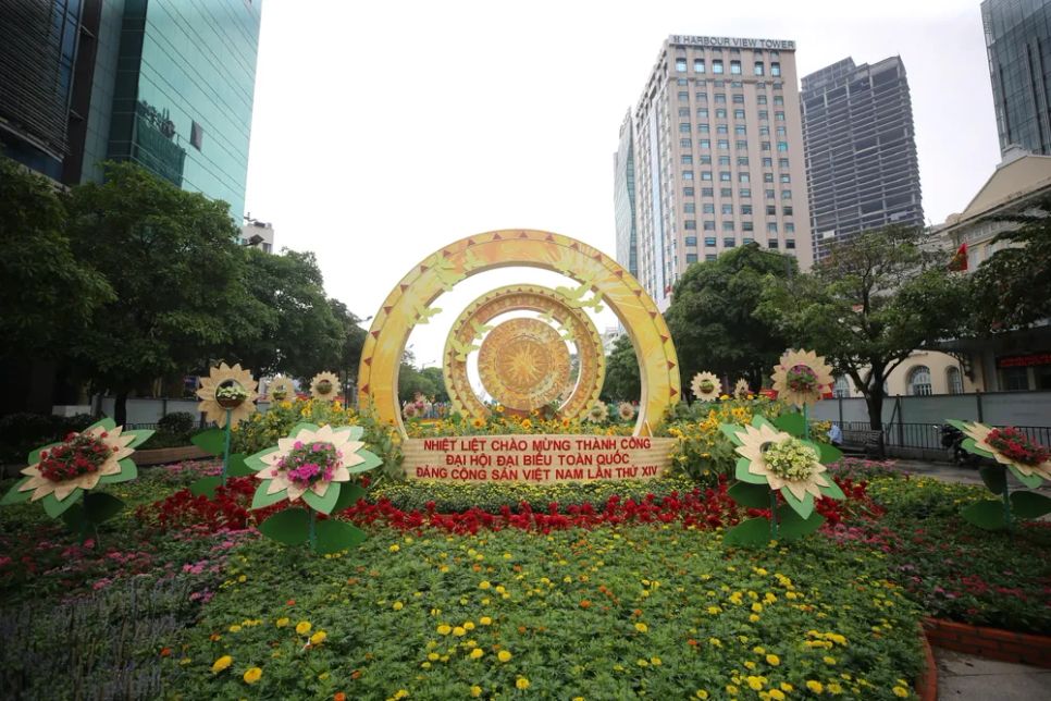 Sắc hoa tươi xanh, rực rỡ trên Đường hoa Nguyễn Huệ năm 2026. Ảnh: DŨNG PHƯƠNG