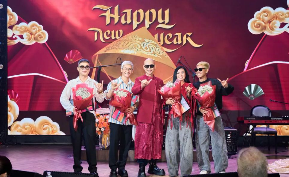 Các nghệ sĩ chúc mừng Phan Đinh Tùng ra MV mới