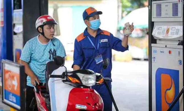 Giá xăng dầu đồng loạt tăng, chiều 12-2