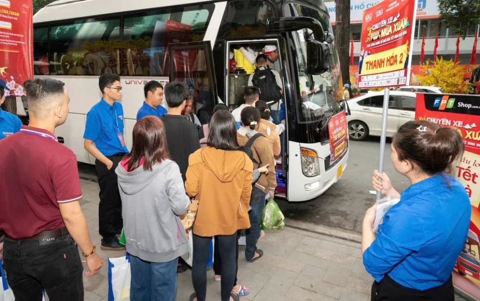 7.000 công nhân về quê đón Tết trên những chuyến xe mùa xuân