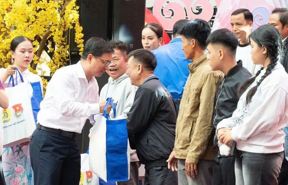7.000 công nhân về quê đón Tết trên những chuyến xe mùa xuân