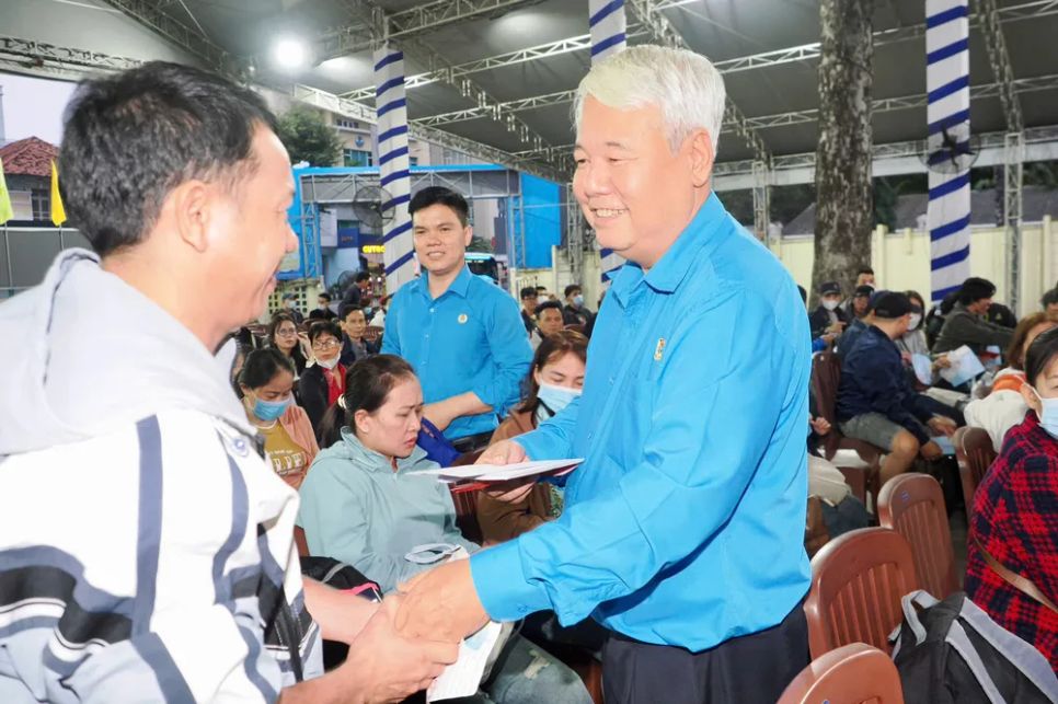 7.000 công nhân về quê đón Tết trên những chuyến xe mùa xuân