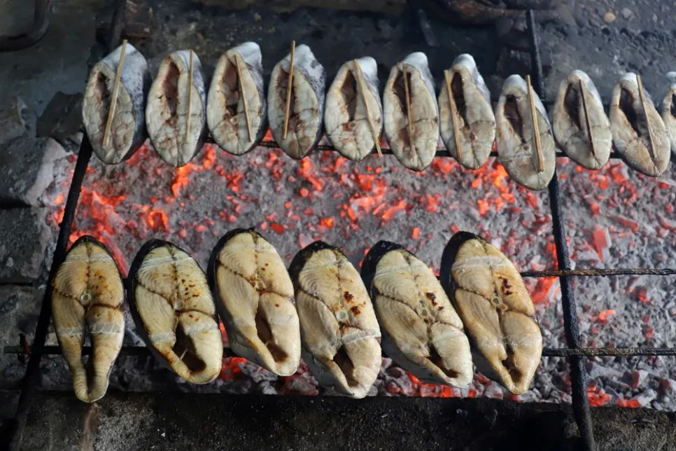 Thơm lừng cá nướng Cửa Lò những ngày cận tết