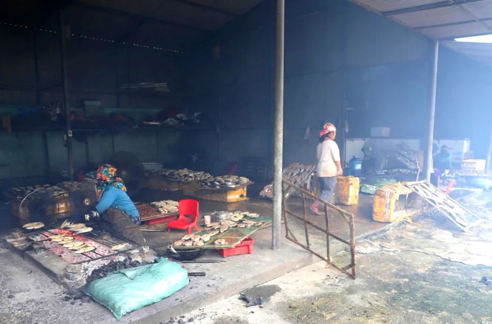 Thơm lừng cá nướng Cửa Lò những ngày cận tết