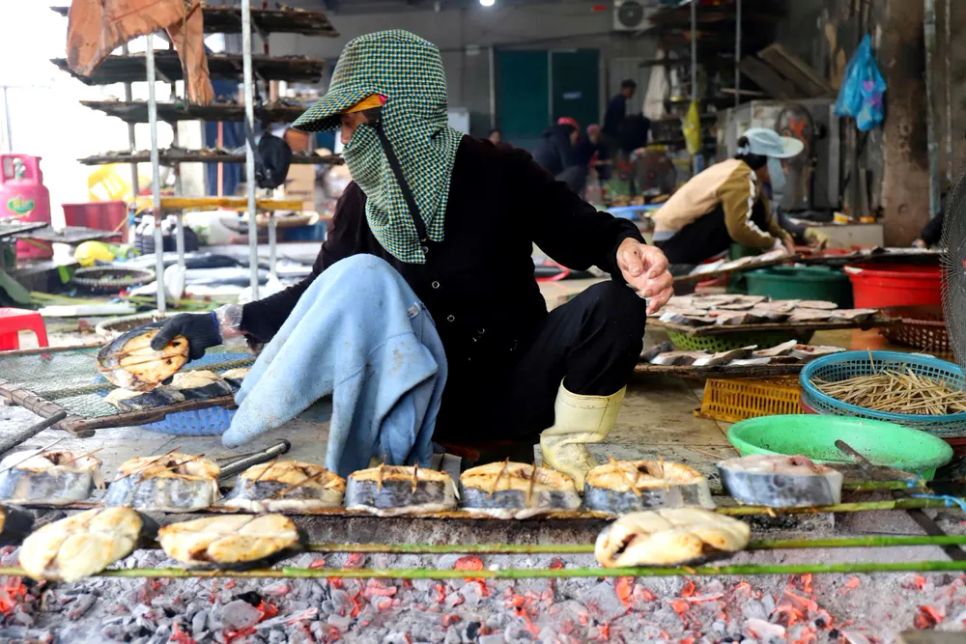 Thơm lừng cá nướng Cửa Lò những ngày cận tết