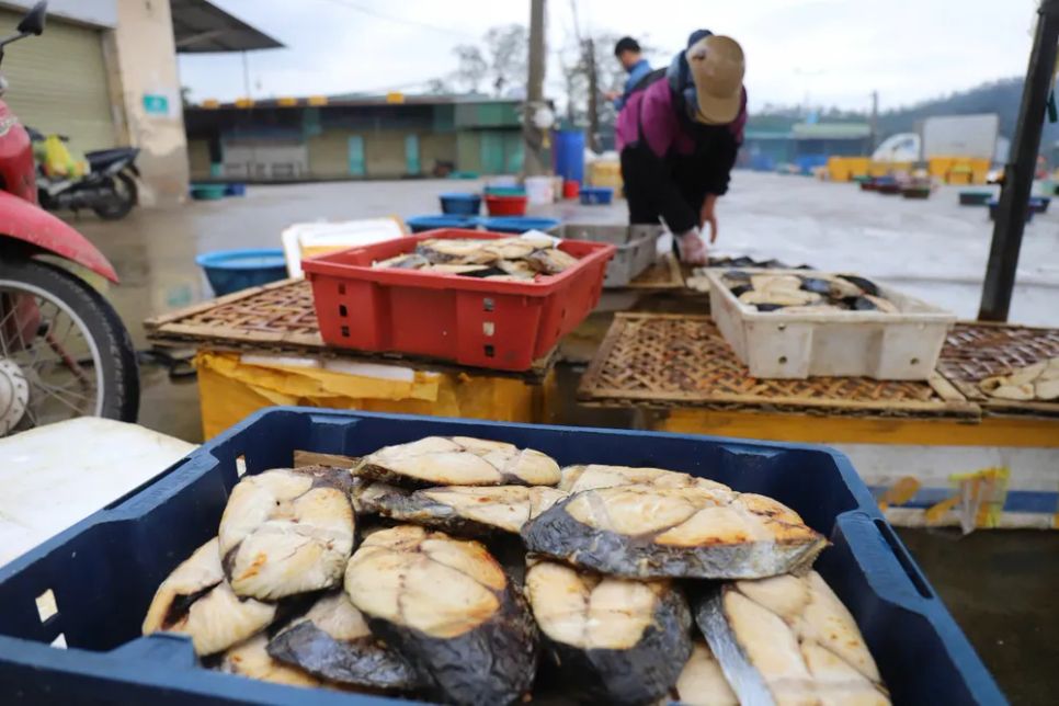 Thơm lừng cá nướng Cửa Lò những ngày cận tết