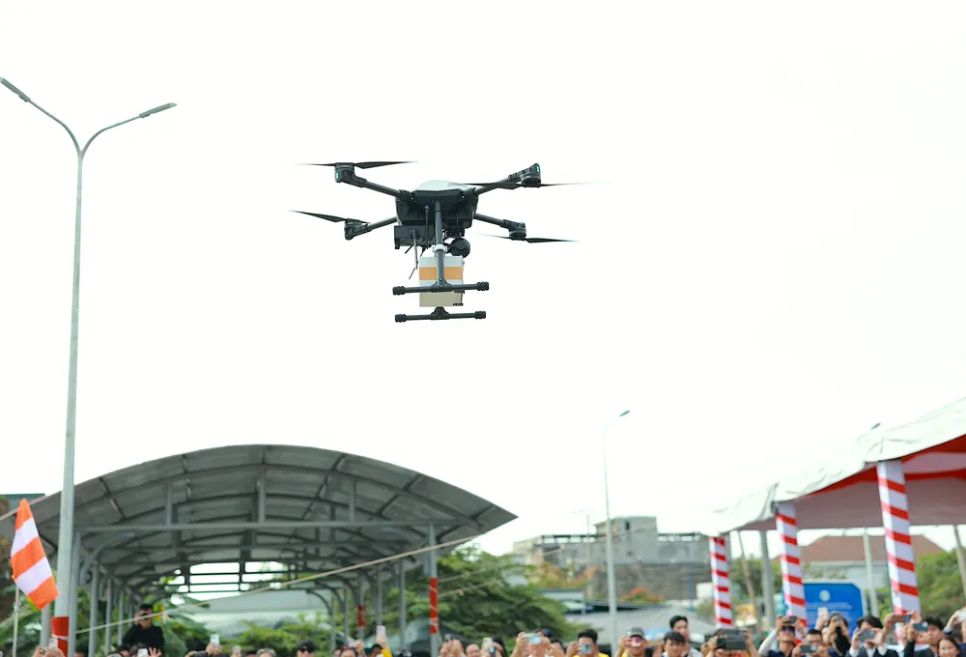 TPHCM khai trương tuyến giao hàng vượt biển bằng UAV