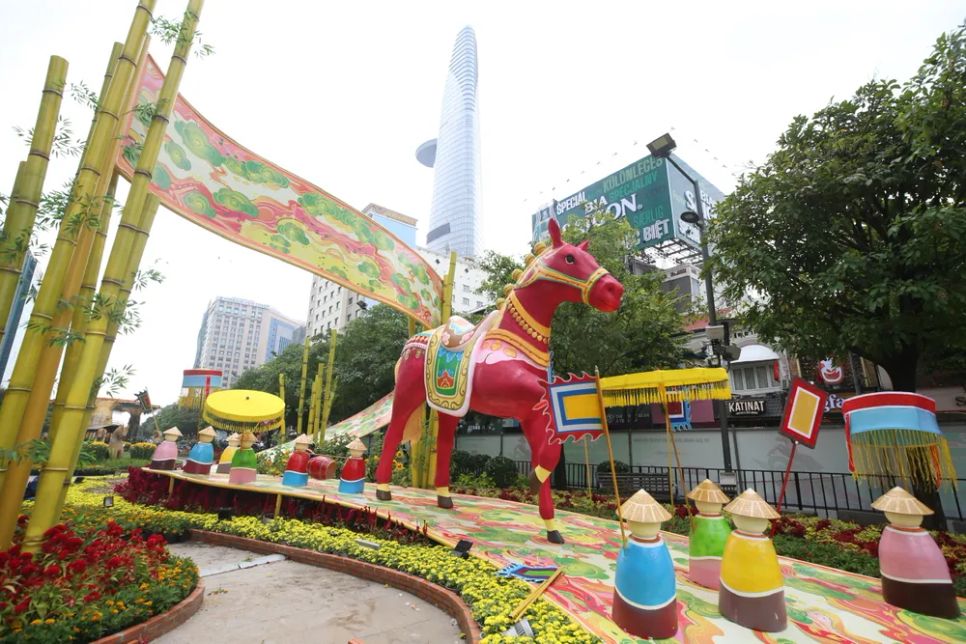 Đường hoa Tết Nguyễn Huệ dần hình thành