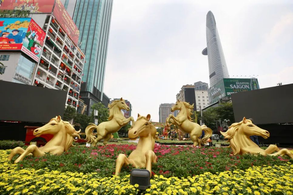 Đường hoa Tết Nguyễn Huệ dần hình thành