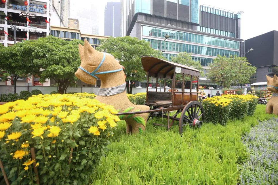 Đường hoa Tết Nguyễn Huệ dần hình thành