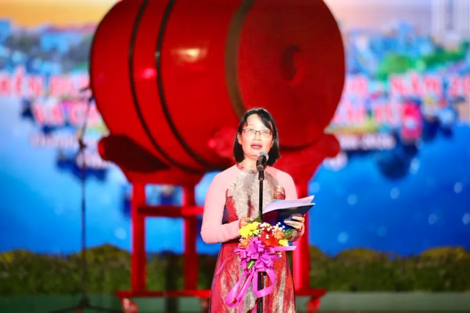 Phó Chủ tịch UBND TPHCM Trần Thị Diệu Thúy phát biểu khai mạc Chợ hoa xuân 