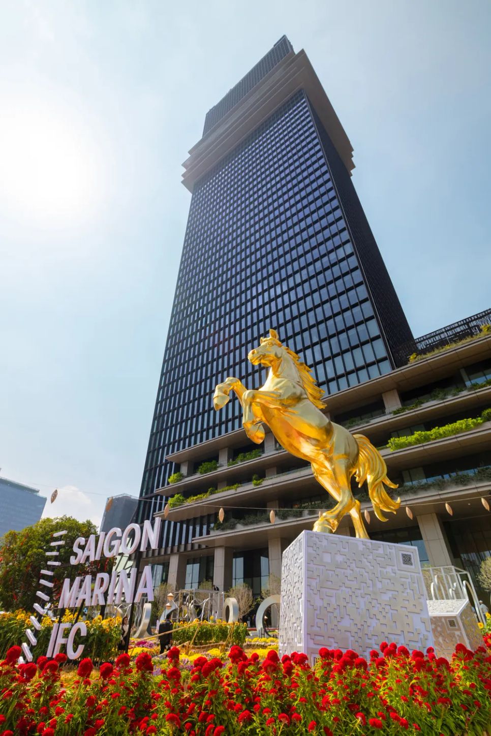 Công viên hoa Saigon Marina IFC tọa lạc bên sông Sài Gòn