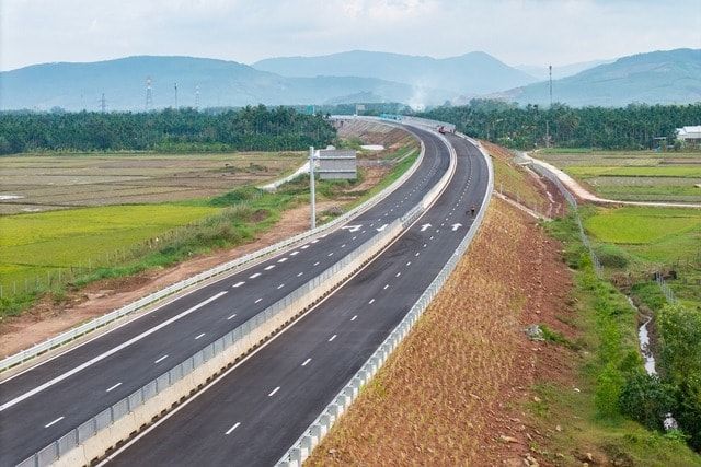 Tạm dừng thông xe vận hành khai thác cao tốc Quảng Ngãi - Hoài Nhơn. Ảnh: H.P