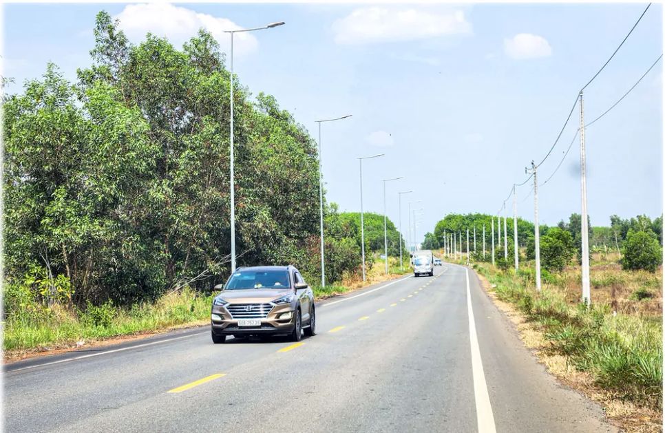 Đường hương lộ 10 qua địa bàn xã Long Thành.