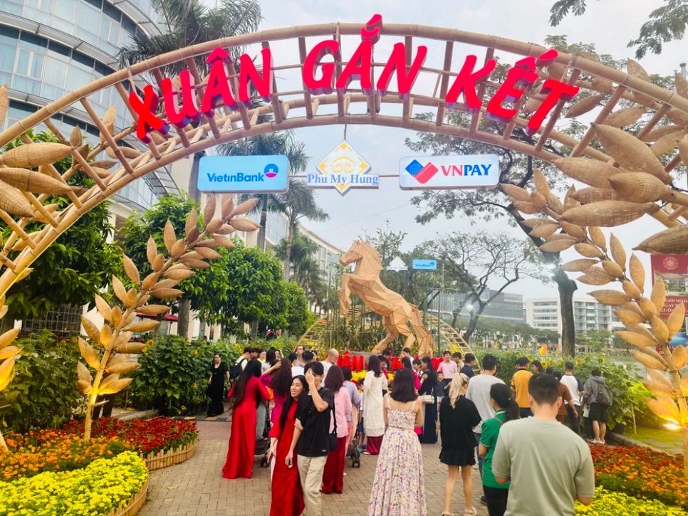 Trải nghiệm “Xuân gắn kết” Bính Ngọ 2026 tại đường hoa Phú Mỹ Hưng