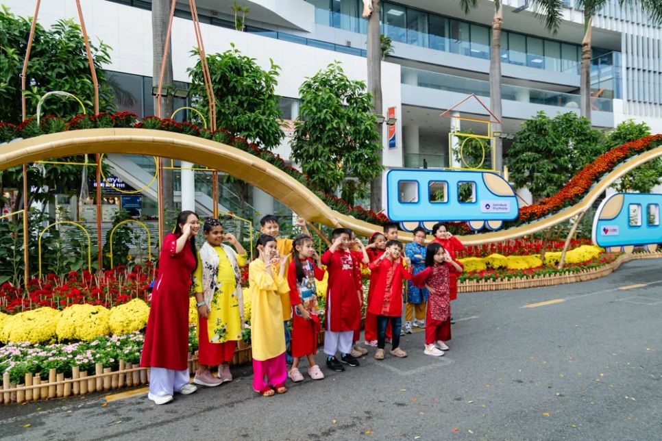 Trải nghiệm “Xuân gắn kết” Bính Ngọ 2026 tại đường hoa Phú Mỹ Hưng