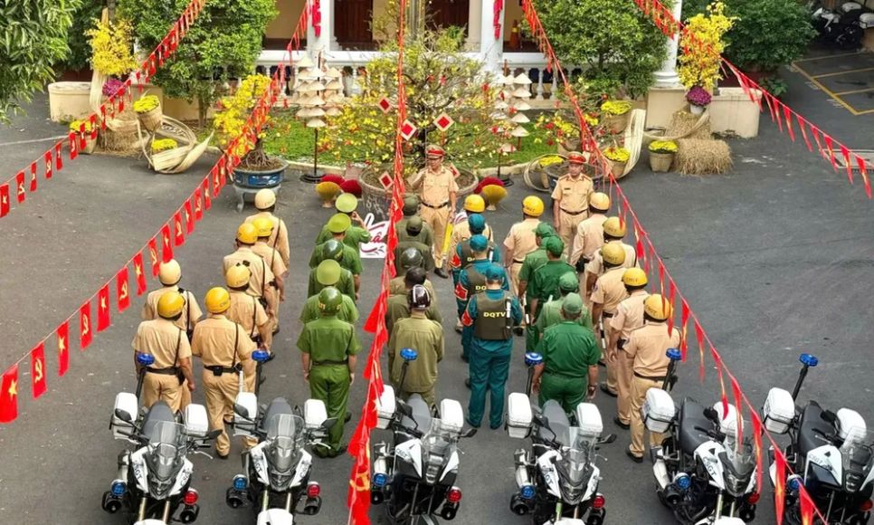 Lực lượng CSGT TPHCM chỉnh tề đội hình trong lễ ra quân cao điểm bảo đảm trật tự, an toàn giao thông dịp Tết Bính Ngọ 2026.