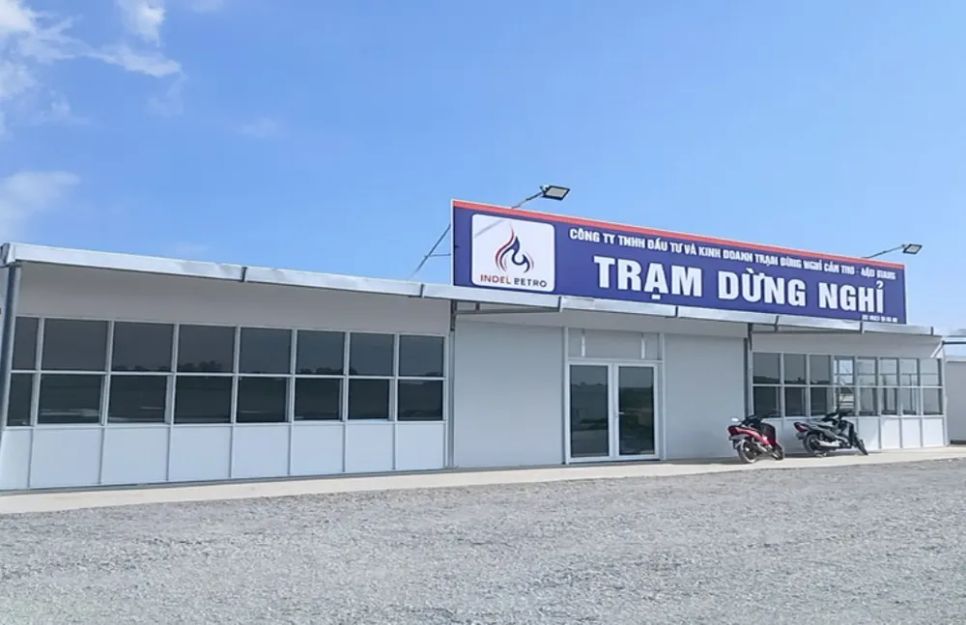 <i>Việc bố trí trạm dừng nghỉ hai bên tuyến nhằm phục vụ nhu cầu dừng chân, nghỉ ngơi của người tham gia giao thông. Ảnh: B.N.</i>