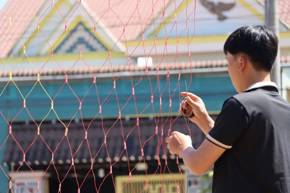 Gia Lai: Người dân dựng cây nêu rộn ràng đón tết