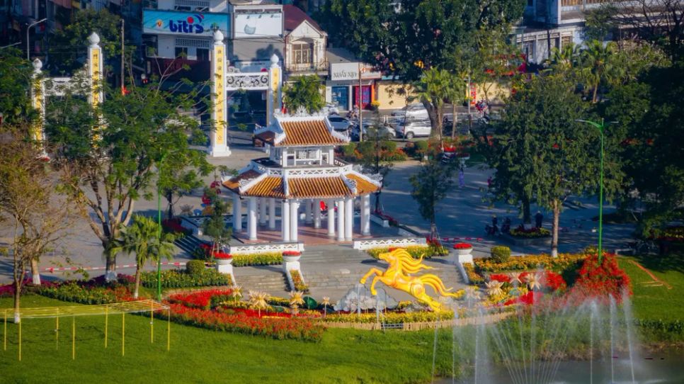 Sắc xuân hồi sinh mạnh mẽ trên vùng đất bão lũ lịch sử