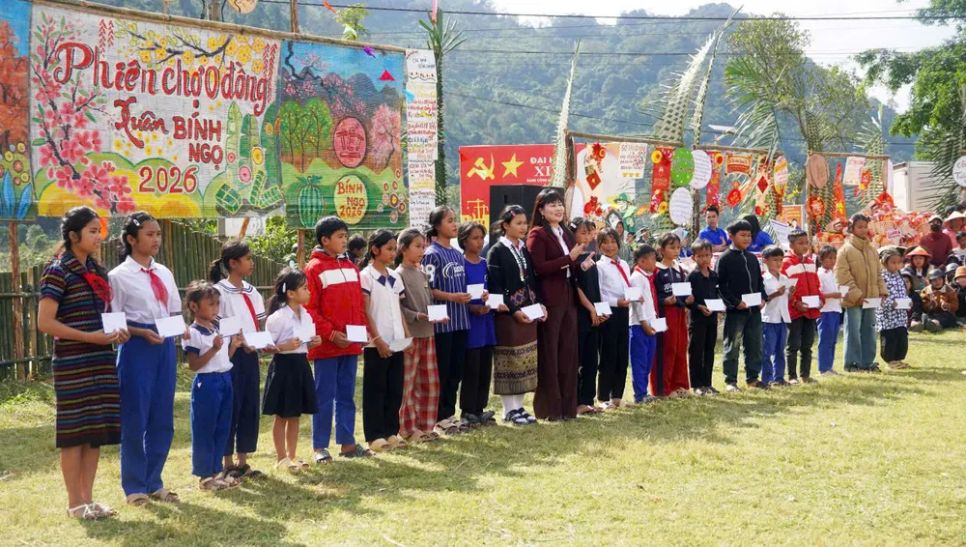 Sắc xuân hồi sinh mạnh mẽ trên vùng đất bão lũ lịch sử