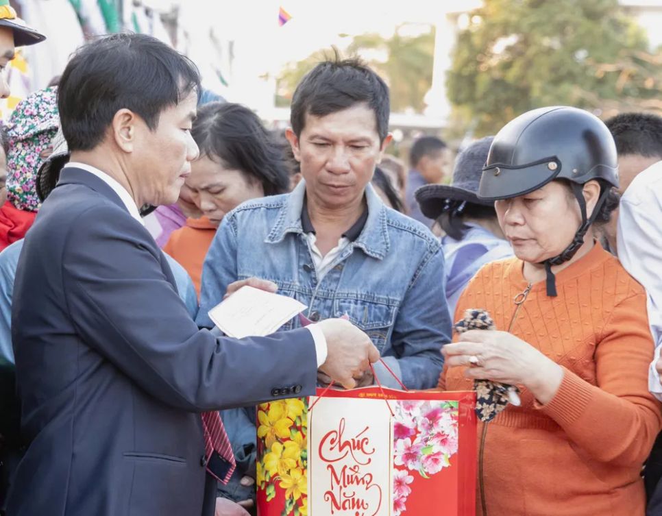 Sắc xuân hồi sinh mạnh mẽ trên vùng đất bão lũ lịch sử