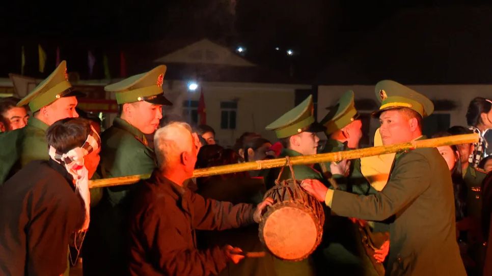 Sắc xuân hồi sinh mạnh mẽ trên vùng đất bão lũ lịch sử