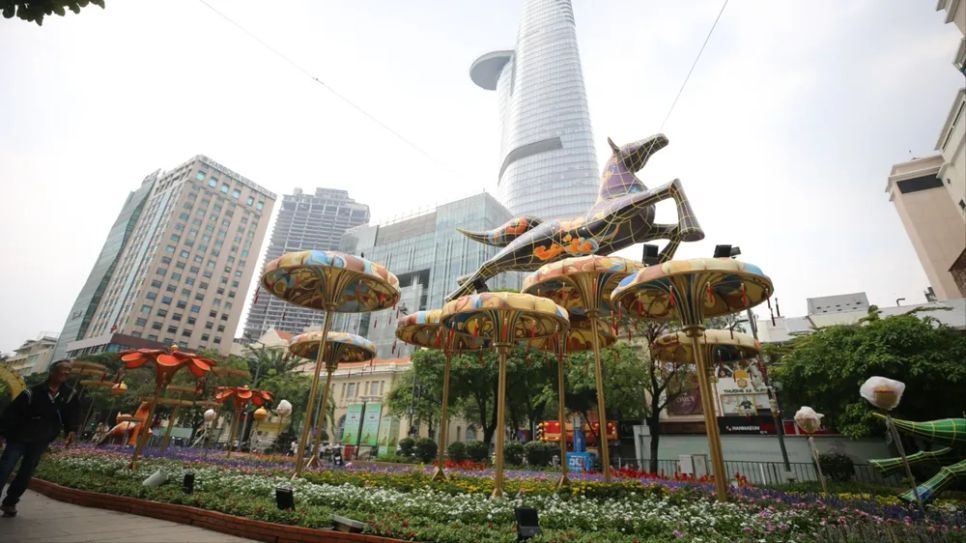 Thành phố bố trí 9 điểm giữ xe cho khách du xuân, tham quan Đường hoa Nguyễn Huệ và Lễ hội Đường sách Tết Bính Ngọ 2026. Ảnh: DŨNG PHƯƠNG