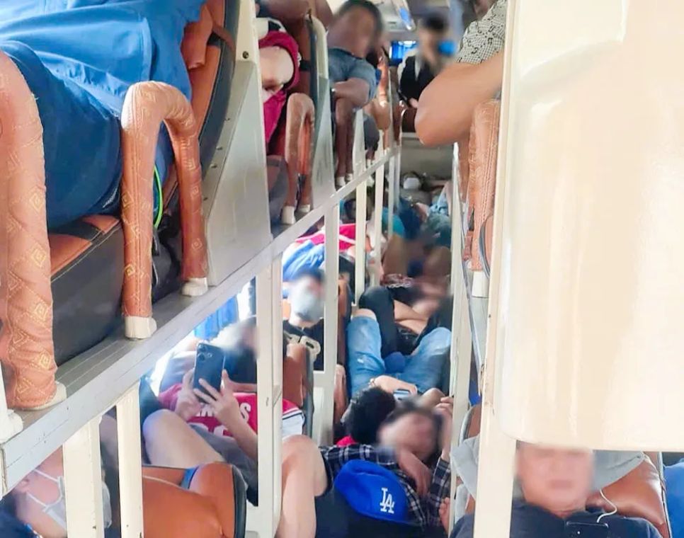 Xe khách chở quá số người quy định. Ảnh: CACC Xe khách chở quá số người quy định. Ảnh: CACC