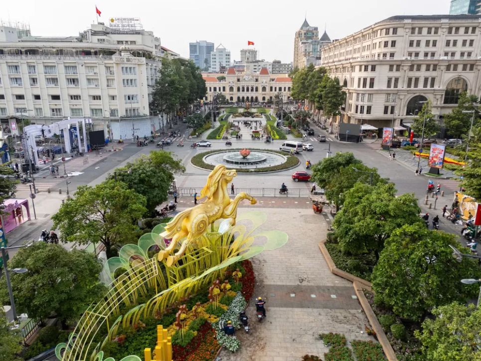 Đường hoa Nguyễn Huệ Tết Bính Ngọ 2026 nhìn từ trên cao