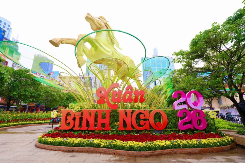 Đường hoa Nguyễn Huệ Tết Bính Ngọ 2026 nhìn từ trên cao