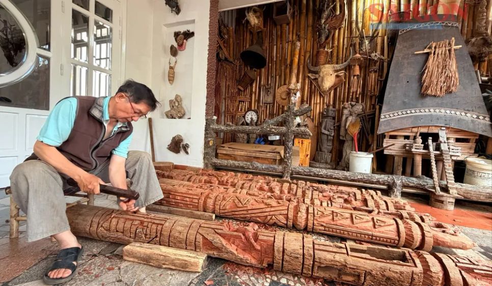 Nhà nghiên cứu văn hoá Tây Nguyên dành 4 tháng để thực hiện 50 tác phẩm điêu khắc ngựa gỗ theo hình thức văn hoá bản địa Tây Nguyên