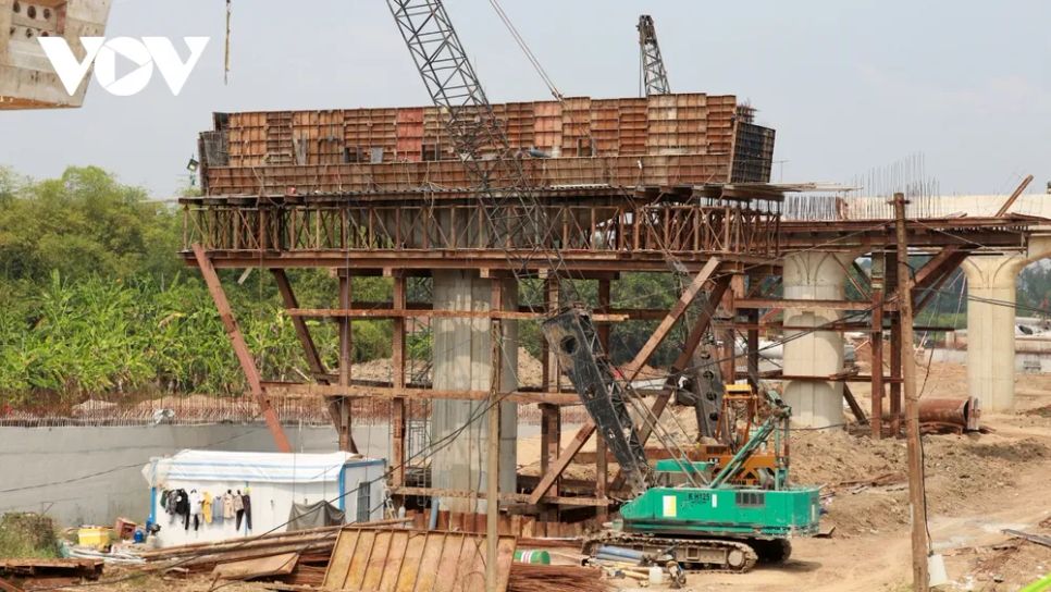 Công nhân kỹ sư sinh hoạt, túc trực ngay công trường Công nhân kỹ sư sinh hoạt, túc trực ngay công trường