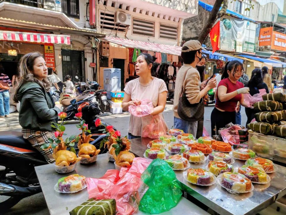 Ngày 29 tháng Chạp ở Thủ đô: Gà lễ cả triệu đồng/con vẫn 