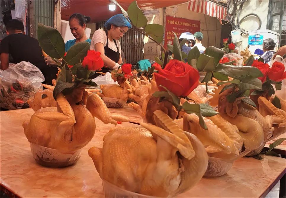 Ngày 29 tháng Chạp ở Thủ đô: Gà lễ cả triệu đồng/con vẫn 