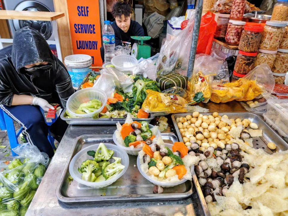 Ngày 29 tháng Chạp ở Thủ đô: Gà lễ cả triệu đồng/con vẫn 