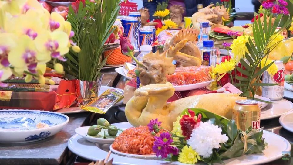 Đồ lễ làm sẵn đắt hàng ngày cuối cùng của năm Ất Tỵ