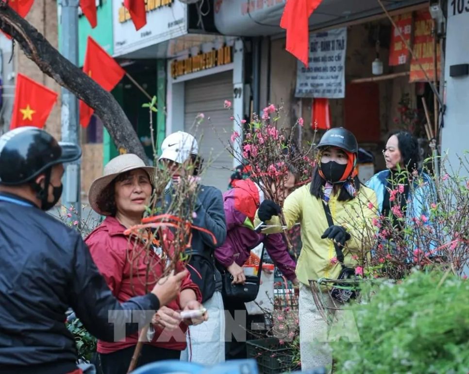 Nét đẹp truyền thống đi chợ sớm sáng 30 Tết